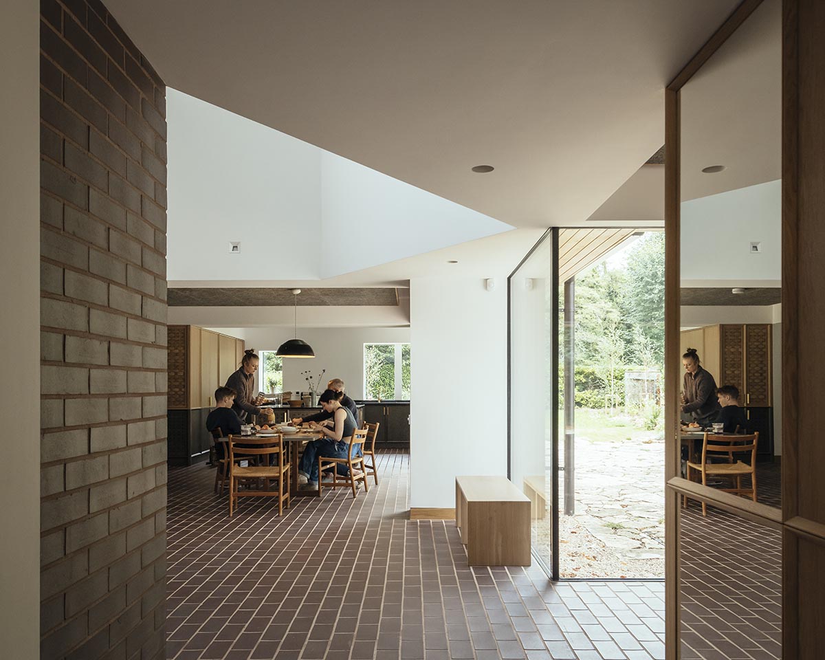 Brown brindle quarry tiles extend throughout the ground floor of a modern house in Farnham